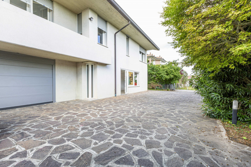 (Per INFO Roberto 3453195338) Caerano di San Marco, proponiamo in vendita una magnifica villa che...