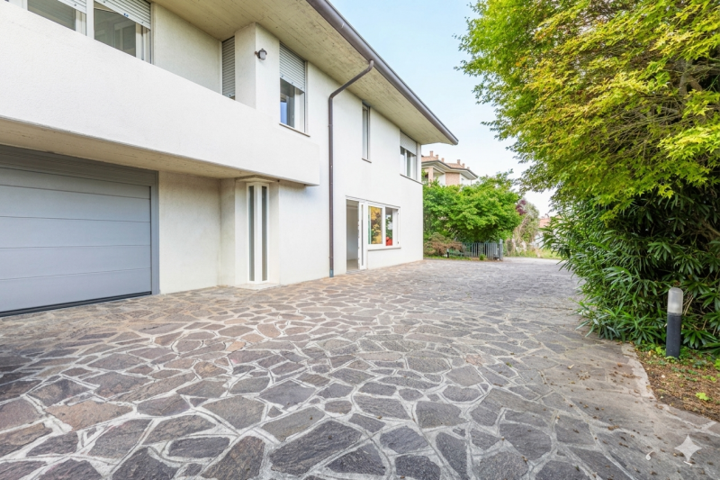 (Per INFO Roberto 3453195338) Caerano di San Marco, proponiamo in vendita una magnifica villa che...
