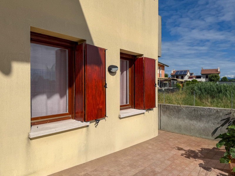 (Per INFO Vittorio 3517343301) Situato a Falzè di Trevignano, proponiamo in esclusiva un mini app...