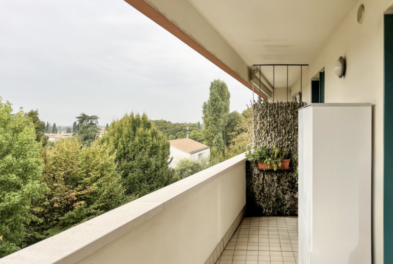 (Per INFO Roberto 3453195338) Situato nel cuore di Montebelluna, precisamente in Piazza Oberkoche...