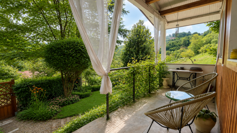 All'interno di un esclusivo residence composto da sole 19 unità abitative, proponiamo in vendita ...