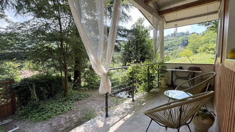 Proponiamo in vendita all'interno di un residence di 19 unità abitative, casa singola ristruttura...