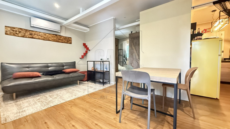 Proponiamo in vendita all'interno di un residence di 19 unità abitative, casa singola ristruttura...