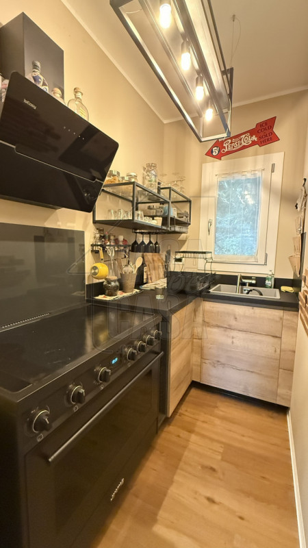 Proponiamo in vendita all'interno di un residence di 19 unità abitative, casa singola ristruttura...