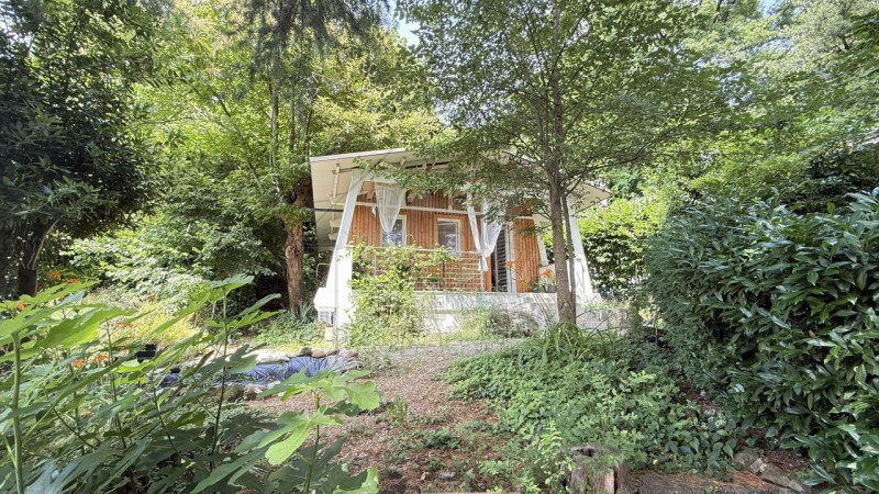 Proponiamo in vendita all'interno di un residence di 19 unità abitative, casa singola ristruttura...