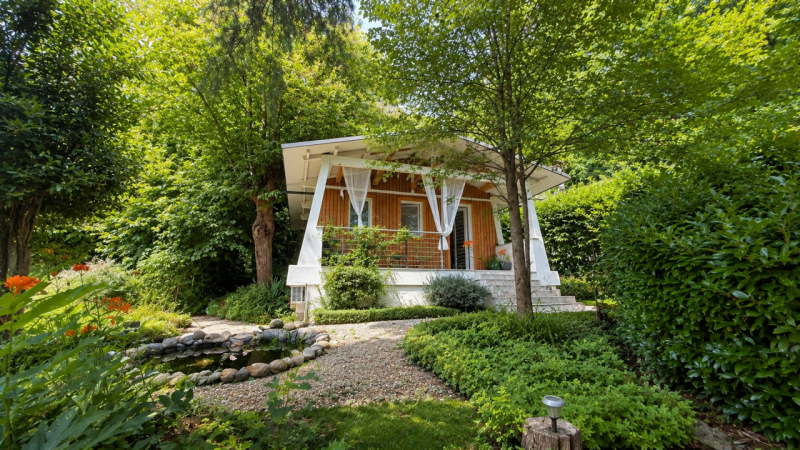 All'interno di un esclusivo residence composto da sole 19 unità abitative, proponiamo in vendita ...
