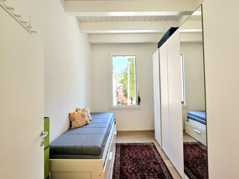 In centro a Este, proponiamo in vendita un meraviglioso appartamento situato al primo piano, di u...