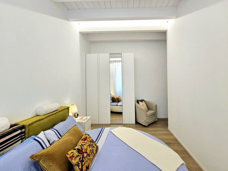 In centro a Este, proponiamo in vendita un meraviglioso appartamento situato al primo piano, di u...