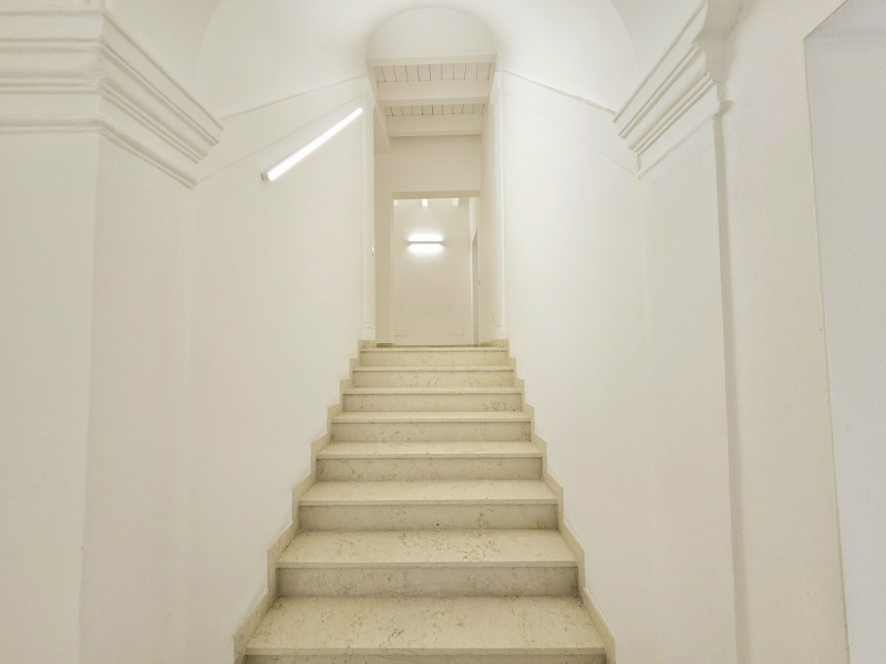 In centro a Este, proponiamo in vendita un meraviglioso appartamento situato al primo piano, di u...