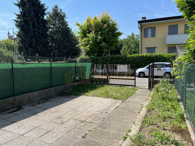 SCHIO - Quartiere Rossi: nella zona centrale e tranquilla, CASA A SCHIERA centrale con ampio giar...
