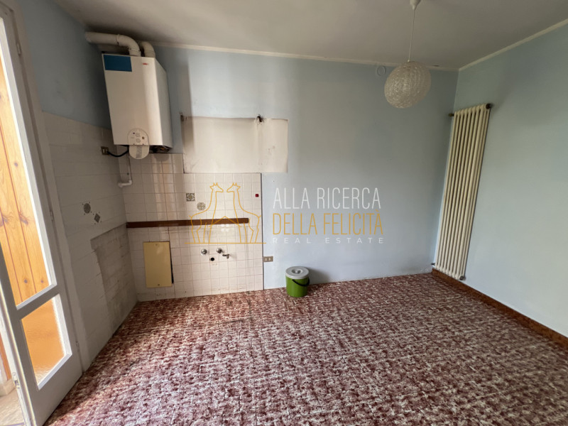 SCHIO - Quartiere Rossi: nella zona centrale e tranquilla, CASA A SCHIERA centrale con ampio giar...