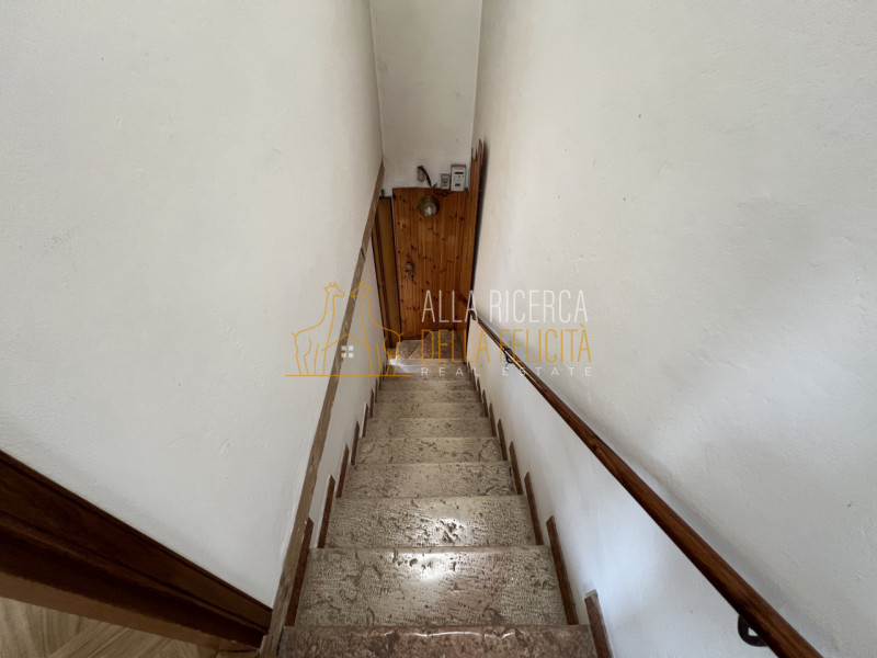 SCHIO - Quartiere Rossi: nella zona centrale e tranquilla, CASA A SCHIERA centrale con ampio giar...