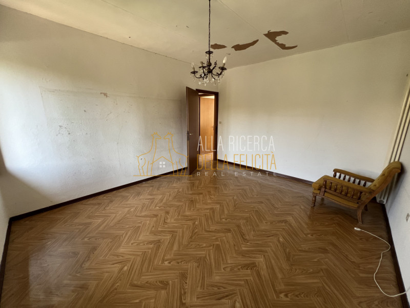 SCHIO - Quartiere Rossi: nella zona centrale e tranquilla, CASA A SCHIERA centrale con ampio giar...