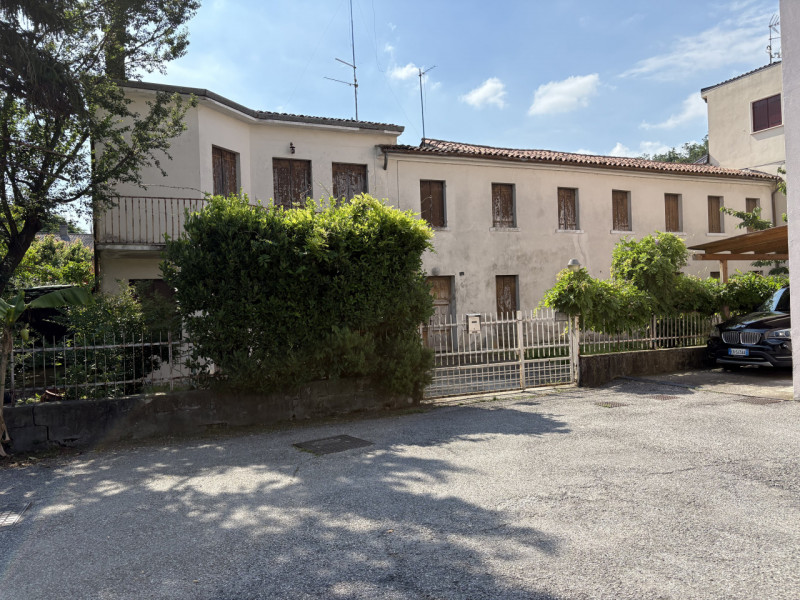 Nel cuore di Galzignano Terme, in posizione tranquilla e riservata, a circa 50 metri dalla chiesa...