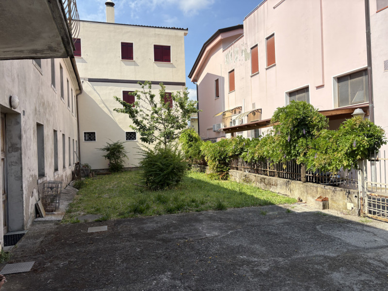 Nel cuore di Galzignano Terme, in posizione tranquilla e riservata, a circa 50 metri dalla chiesa...