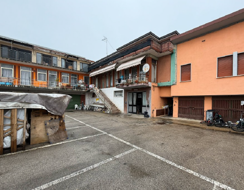 Rif. A.A.66-251

Vendita all'asta - appartamento al 1° piano con garage in data 17 luglio 2026

D...