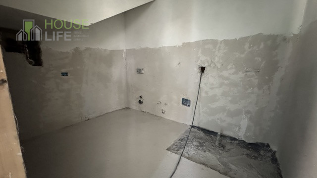 Scopri questa affascinante APPARTAMENTO mansardardato con ingresso indipendente inserito nella pi...
