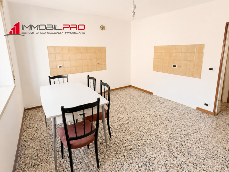 Ad Arsiero proponiamo in vendita una casa a schiera di testa, con ingresso indipendente, garage e...
