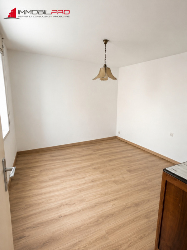 Ad Arsiero proponiamo in vendita una casa a schiera di testa, con ingresso indipendente, garage e...
