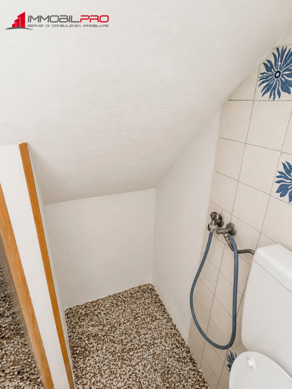 Ad Arsiero proponiamo in vendita una casa a schiera di testa, con ingresso indipendente, garage e...