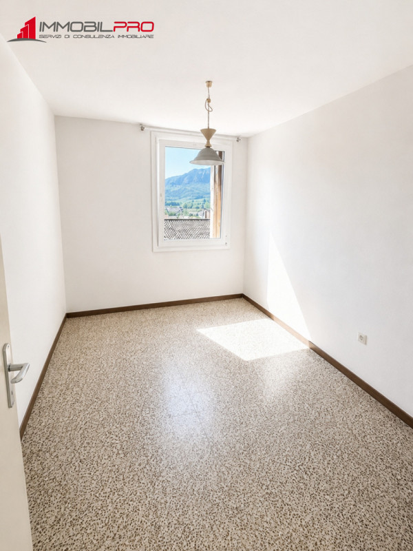 Ad Arsiero proponiamo in vendita una casa a schiera di testa, con ingresso indipendente, garage e...