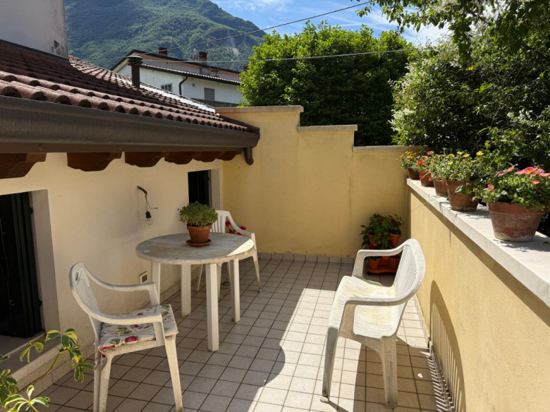 In posizione tranquilla e riservata, proponiamo in vendita casa indipendente circondata da terren...