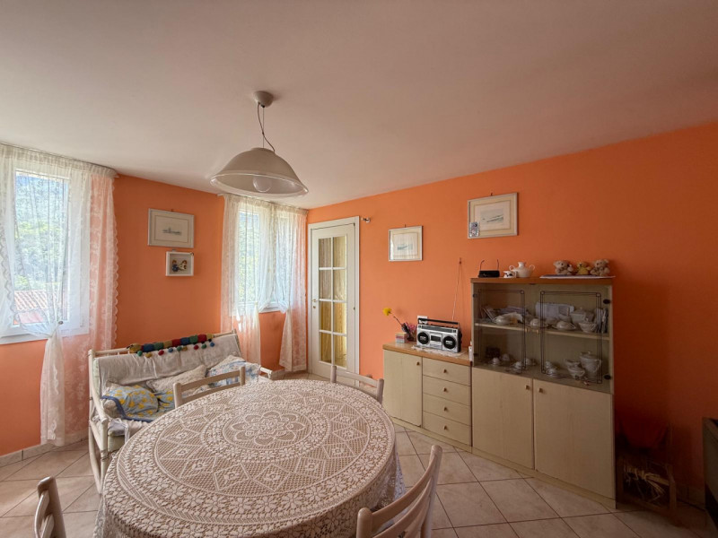 In posizione tranquilla e riservata, proponiamo in vendita casa indipendente circondata da terren...