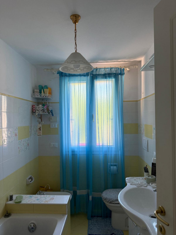 In posizione tranquilla e riservata, proponiamo in vendita casa indipendente circondata da terren...