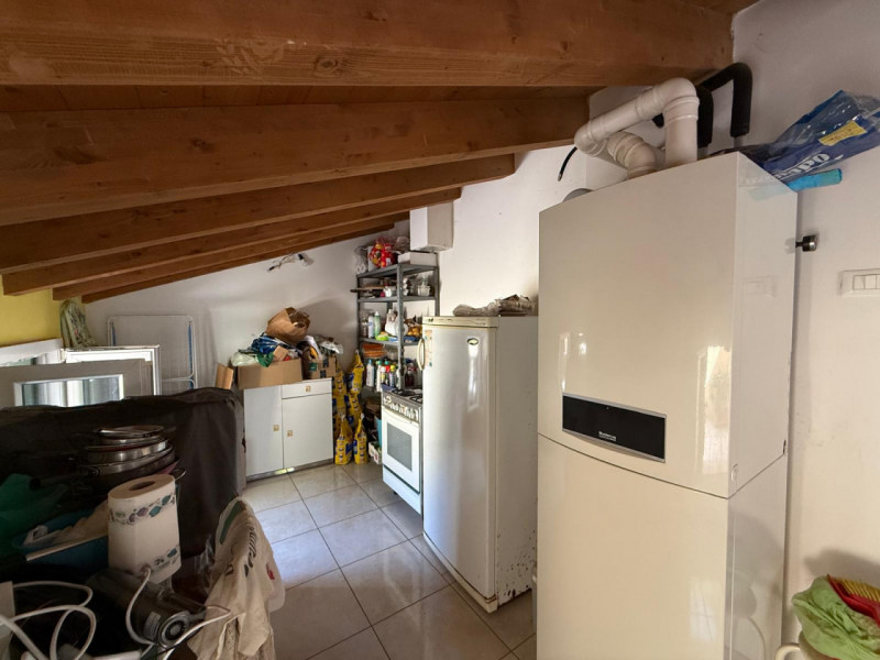 In posizione tranquilla e riservata, proponiamo in vendita casa indipendente circondata da terren...