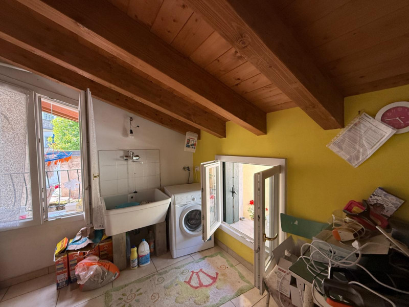 In posizione tranquilla e riservata, proponiamo in vendita casa indipendente circondata da terren...