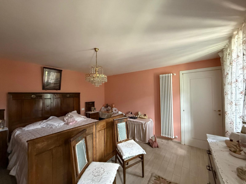 In posizione tranquilla e riservata, proponiamo in vendita casa indipendente circondata da terren...