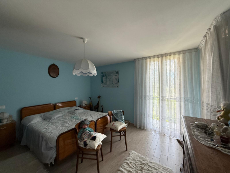 In posizione tranquilla e riservata, proponiamo in vendita casa indipendente circondata da terren...