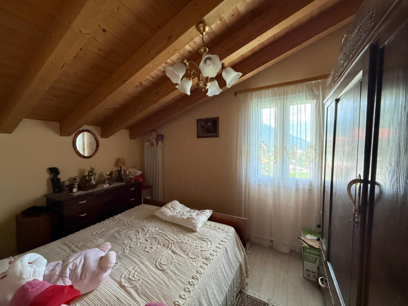 In posizione tranquilla e riservata, proponiamo in vendita casa indipendente circondata da terren...