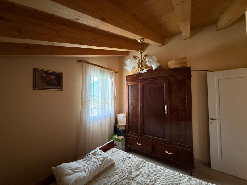 In posizione tranquilla e riservata, proponiamo in vendita casa indipendente circondata da terren...