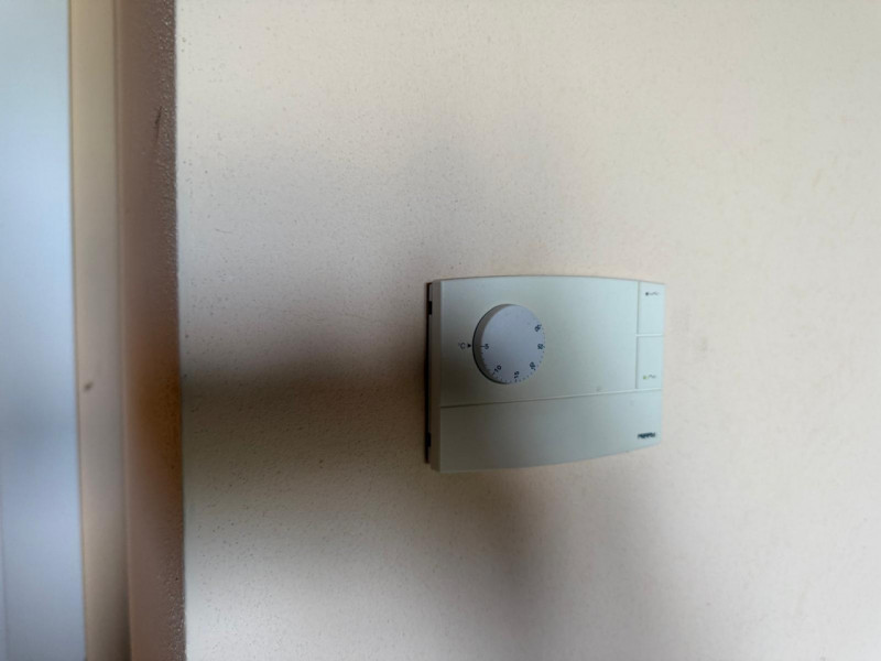 In posizione tranquilla e riservata, proponiamo in vendita casa indipendente circondata da terren...