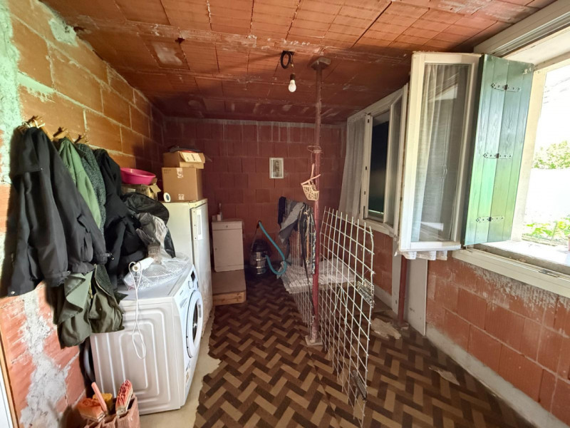 In posizione tranquilla e riservata, proponiamo in vendita casa indipendente circondata da terren...