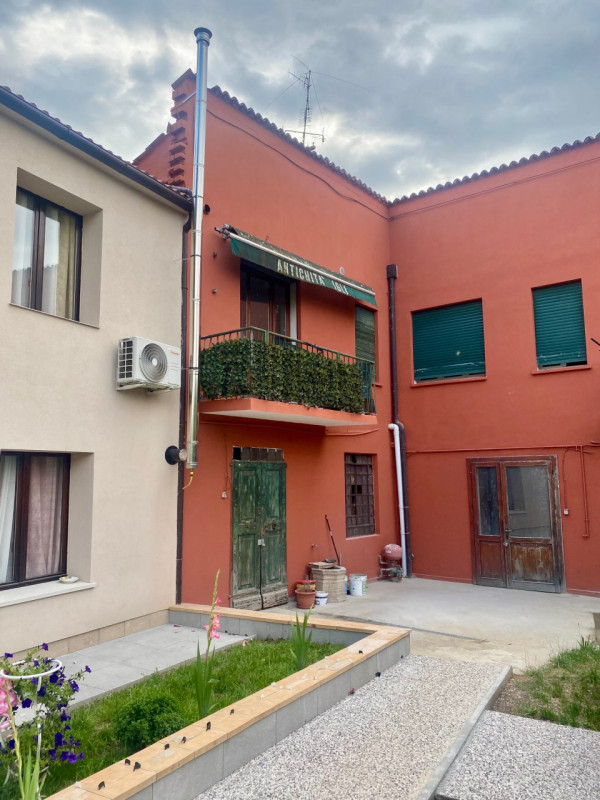 Scopri questo splendido appartamento bilocale di circa 50 mq nel cuore della rinomata zona Sant’A...