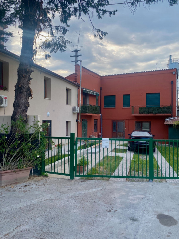 Scopri questo splendido appartamento bilocale di circa 50 mq nel cuore della rinomata zona Sant’A...