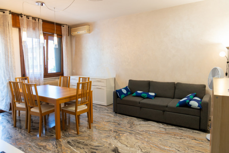 Scopri questo funzionale appartamento situato nel cuore di San Bellino. Questa casa è ideale per ...