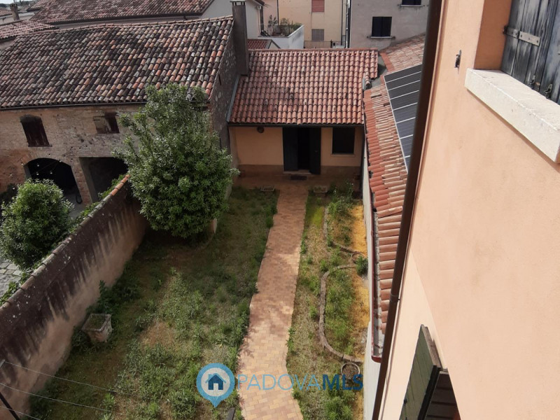 Immobile in esclusiva al Gruppo Padova MLS
Nel cuore del centro di Monselice, proponiamo in vendi...