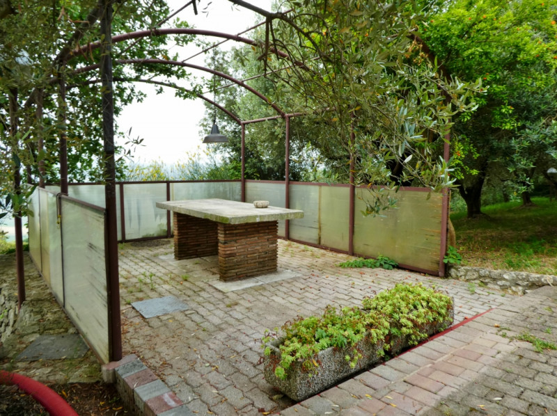 VILLETTA SINGOLA CON PISCINA E AMPIO APPEZZAMENTO DI TERRENO, IN VENDITA A POZZOLO DI VILLAGA - R...