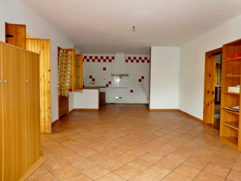 VILLETTA SINGOLA CON PISCINA E AMPIO APPEZZAMENTO DI TERRENO, IN VENDITA A POZZOLO DI VILLAGA - R...