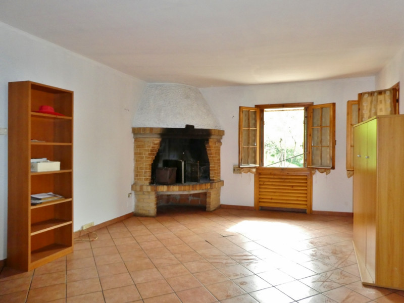 VILLETTA SINGOLA CON PISCINA E AMPIO APPEZZAMENTO DI TERRENO, IN VENDITA A POZZOLO DI VILLAGA - R...