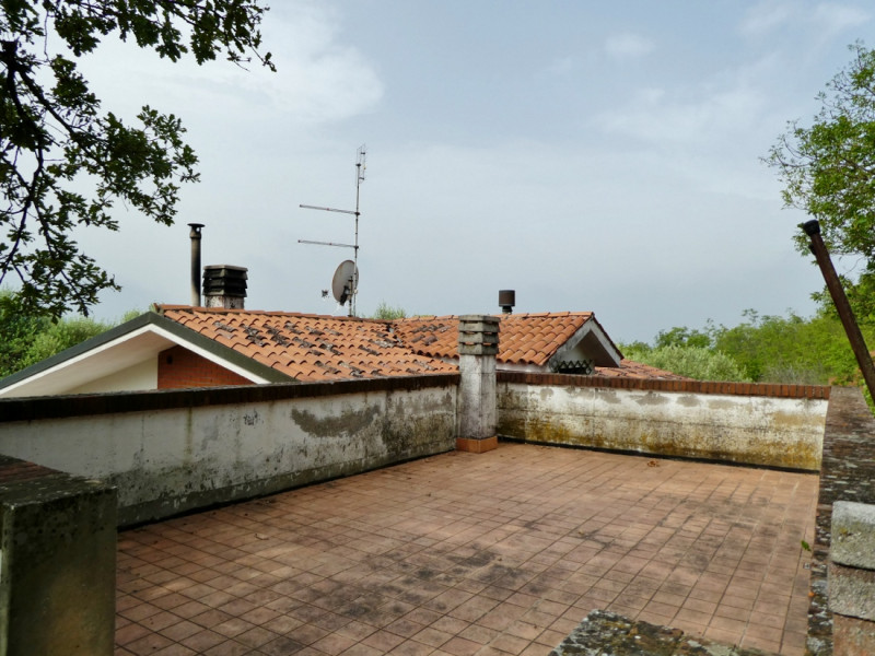 VILLETTA SINGOLA CON PISCINA E AMPIO APPEZZAMENTO DI TERRENO, IN VENDITA A POZZOLO DI VILLAGA - R...