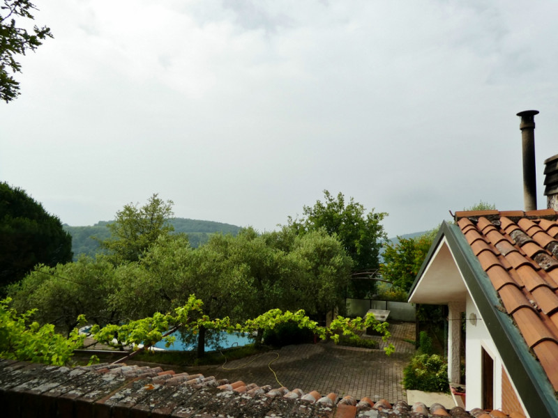 VILLETTA SINGOLA CON PISCINA E AMPIO APPEZZAMENTO DI TERRENO, IN VENDITA A POZZOLO DI VILLAGA - R...