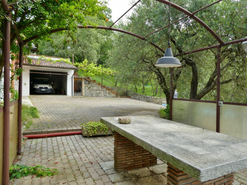 VILLETTA SINGOLA CON PISCINA E AMPIO APPEZZAMENTO DI TERRENO, IN VENDITA A POZZOLO DI VILLAGA - R...