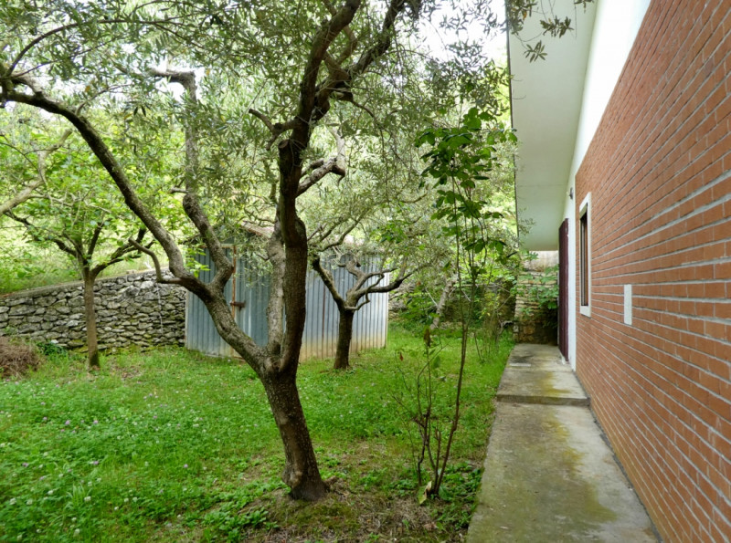 VILLETTA SINGOLA CON PISCINA E AMPIO APPEZZAMENTO DI TERRENO, IN VENDITA A POZZOLO DI VILLAGA - R...