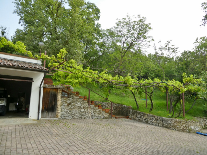 VILLETTA SINGOLA CON PISCINA E AMPIO APPEZZAMENTO DI TERRENO, IN VENDITA A POZZOLO DI VILLAGA - R...