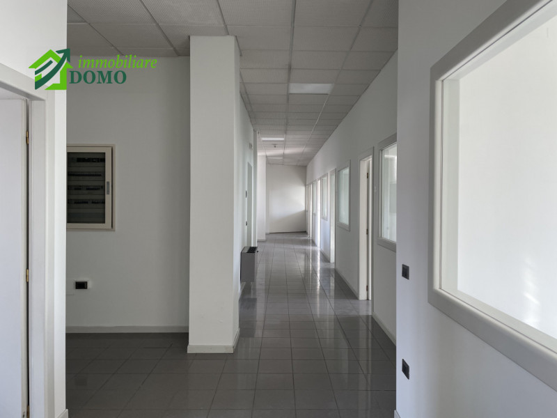 UFFICIO DI RAPPRESENTANZA NEL CUORE DI SCHIO CON BOX AUTO – DISPONIBILE ANCHE CON AFFITTO A RISCA...