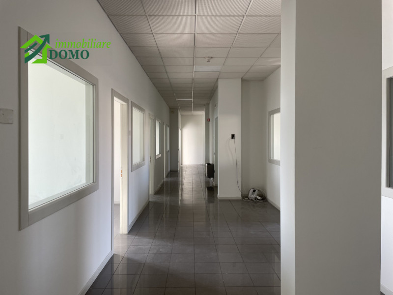 UFFICIO DI RAPPRESENTANZA NEL CUORE DI SCHIO CON BOX AUTO – DISPONIBILE ANCHE CON AFFITTO A RISCA...